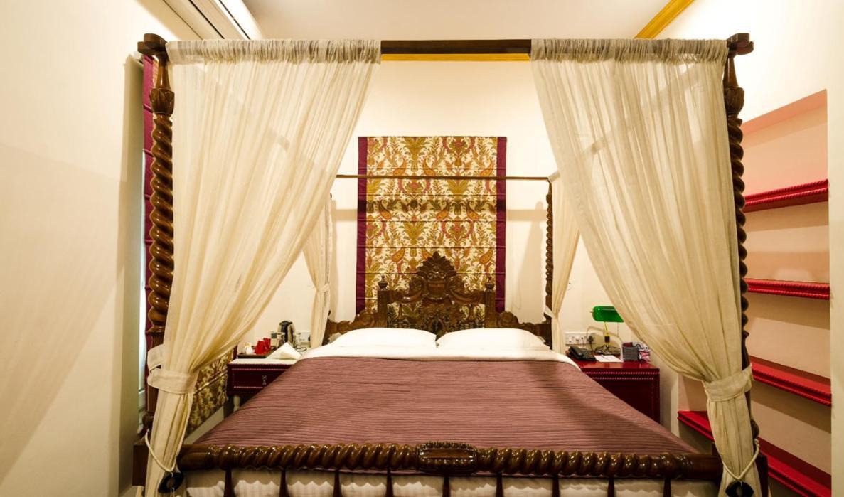 The Corner Courtyard Hotel Calcutta Buitenkant foto