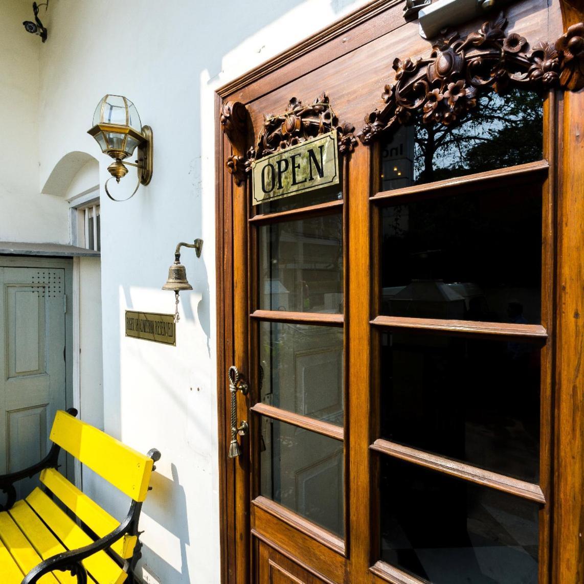 The Corner Courtyard Hotel Calcutta Buitenkant foto