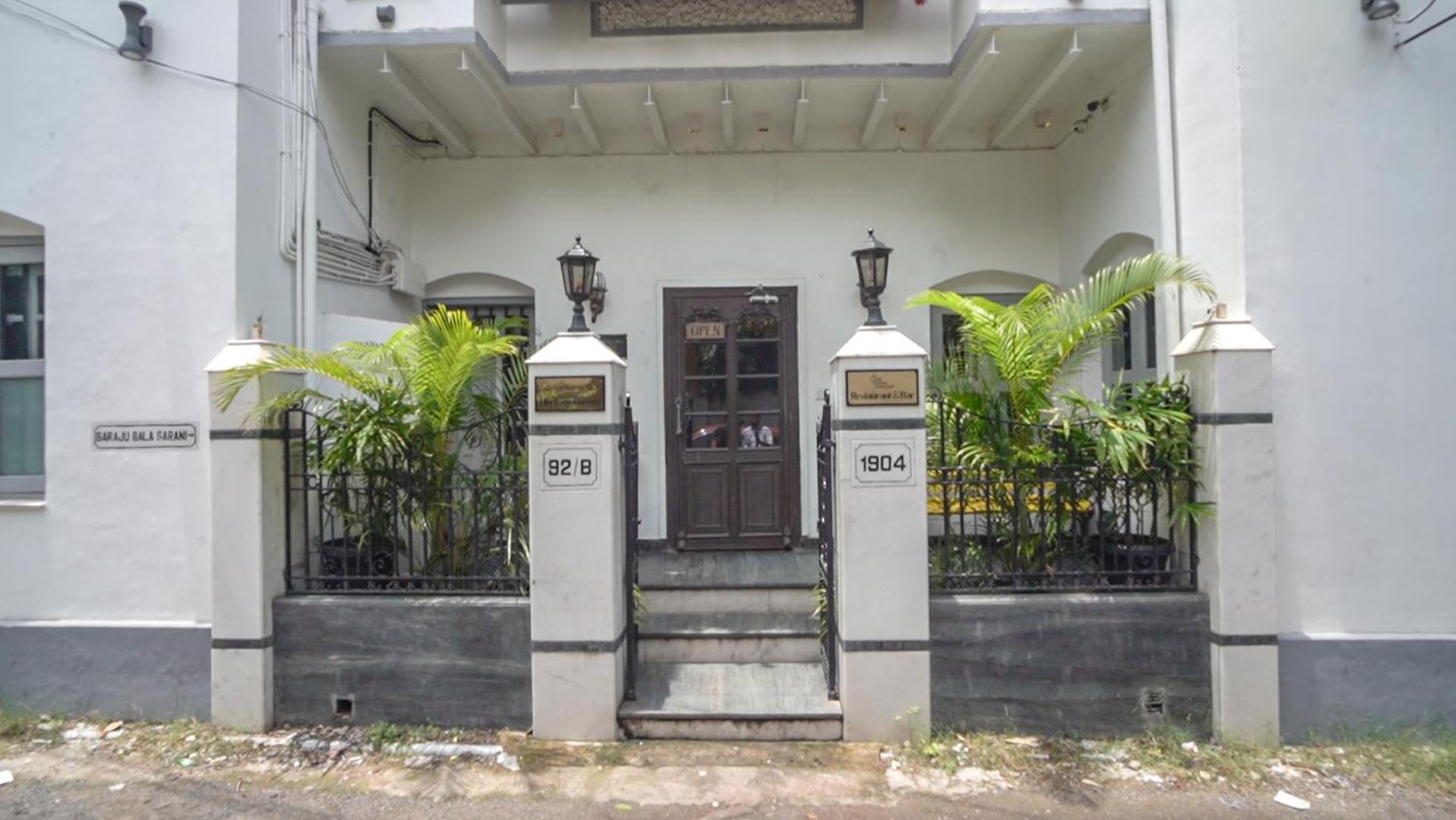 The Corner Courtyard Hotel Calcutta Buitenkant foto