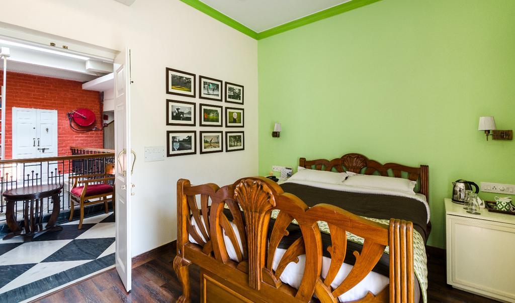 The Corner Courtyard Hotel Calcutta Buitenkant foto