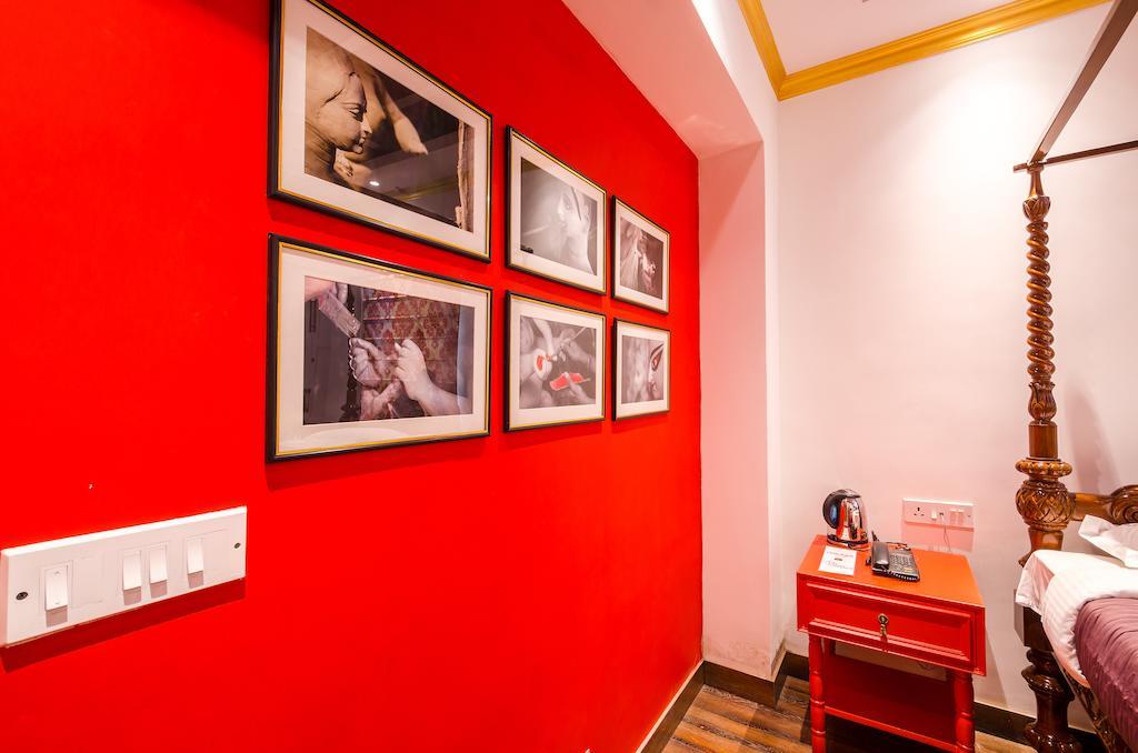 The Corner Courtyard Hotel Calcutta Buitenkant foto